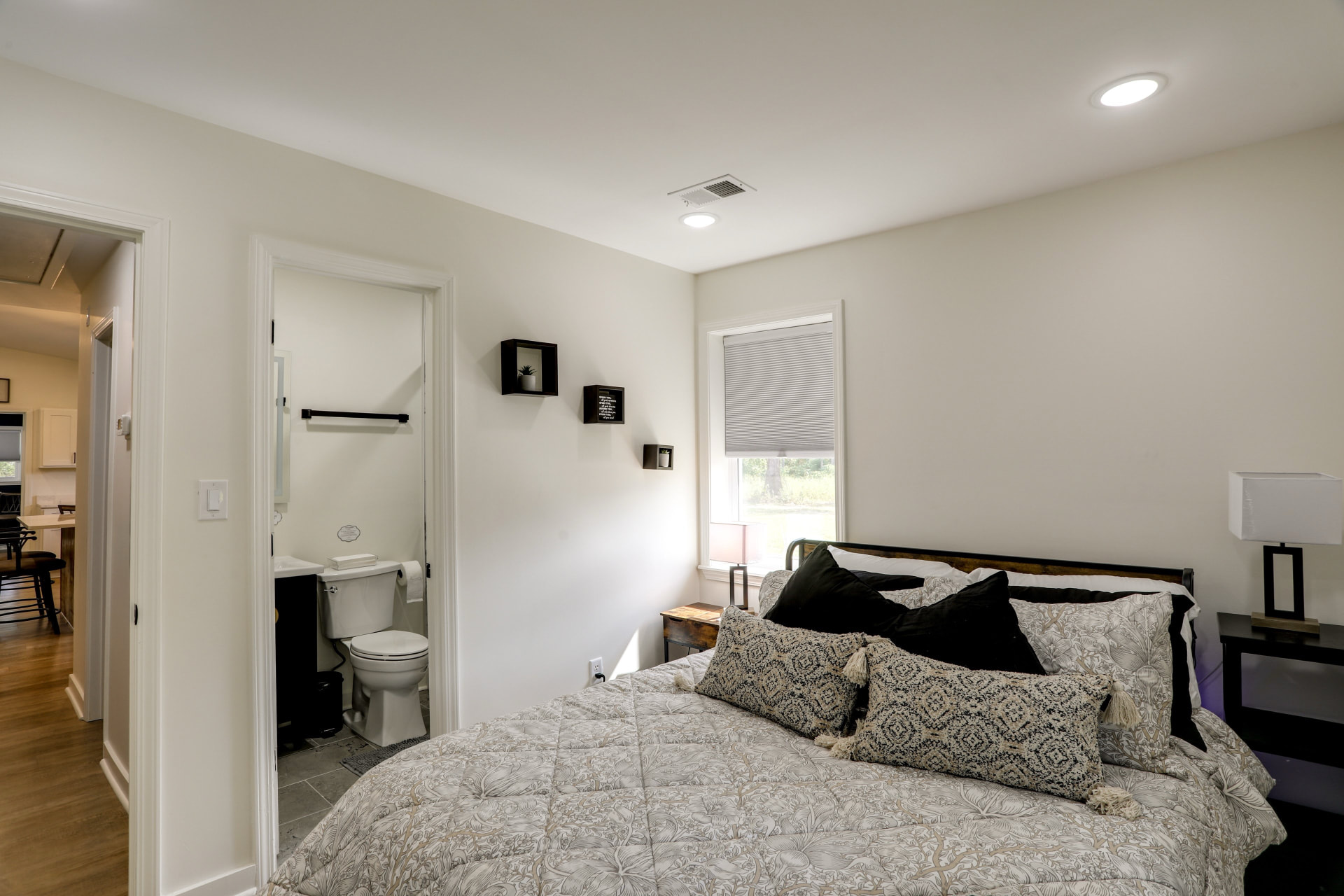 Black-and-neutral bedroom at Cedarstone Retreat with one queen bed and matching wood nightstands